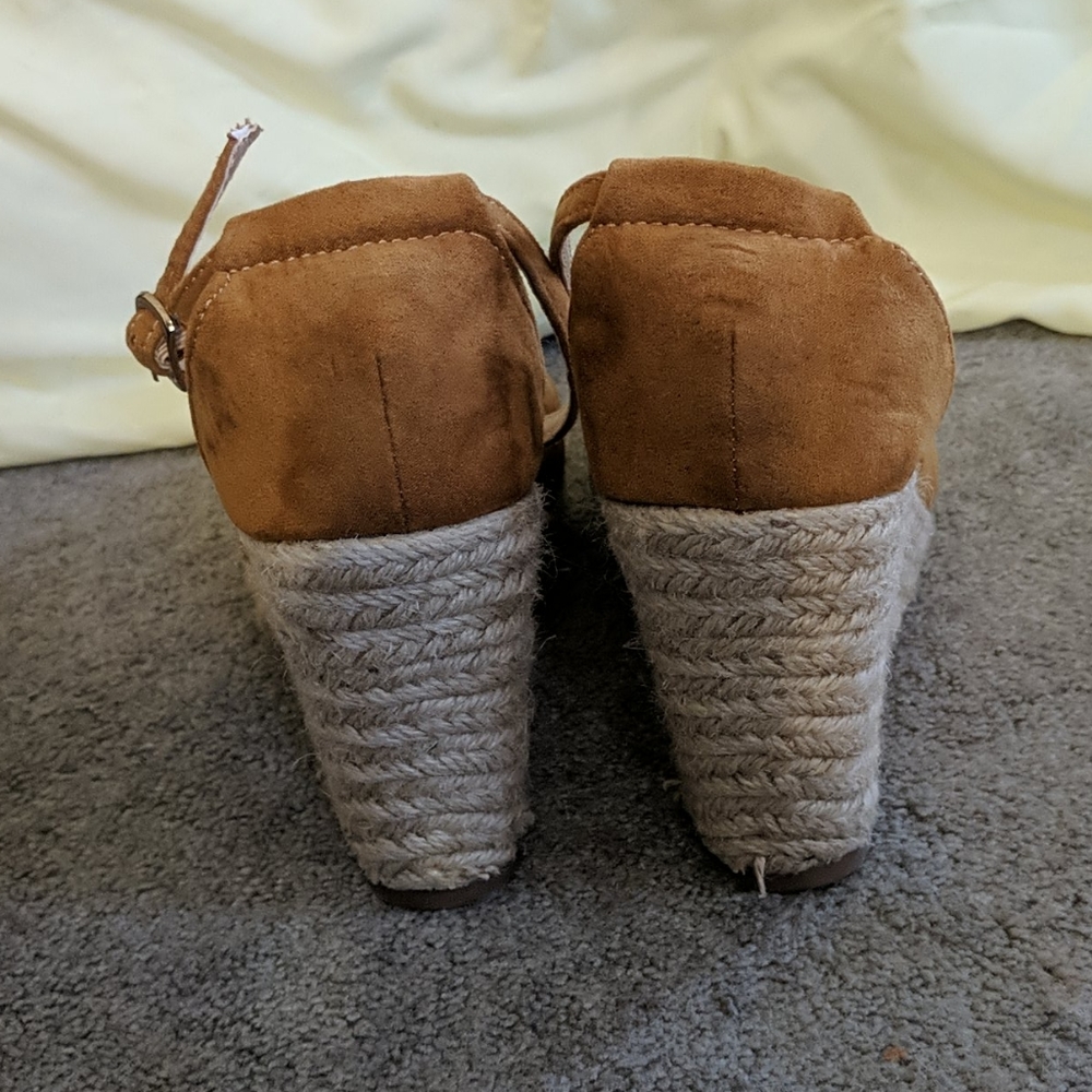 Heels - Picture 2 of 3